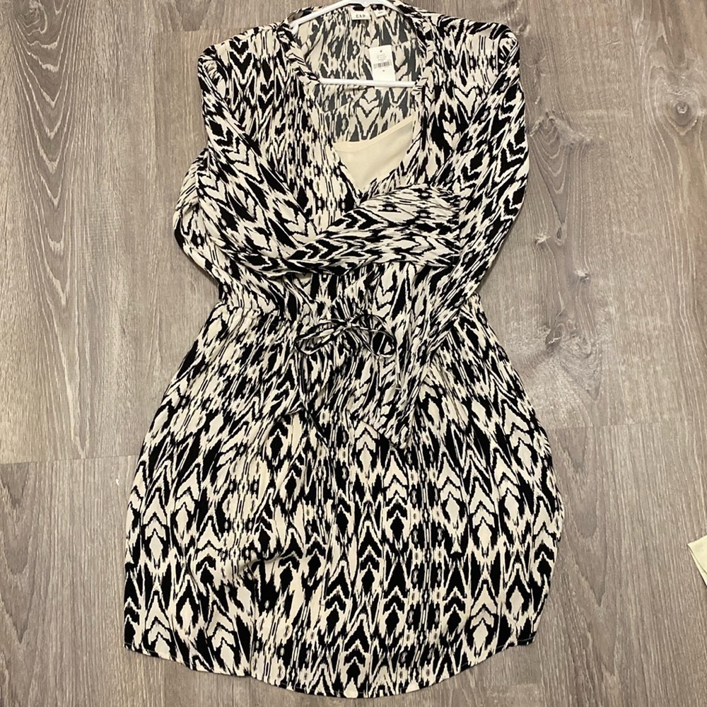 NWT GAP Size M long sleeve dress with built in belt and slip